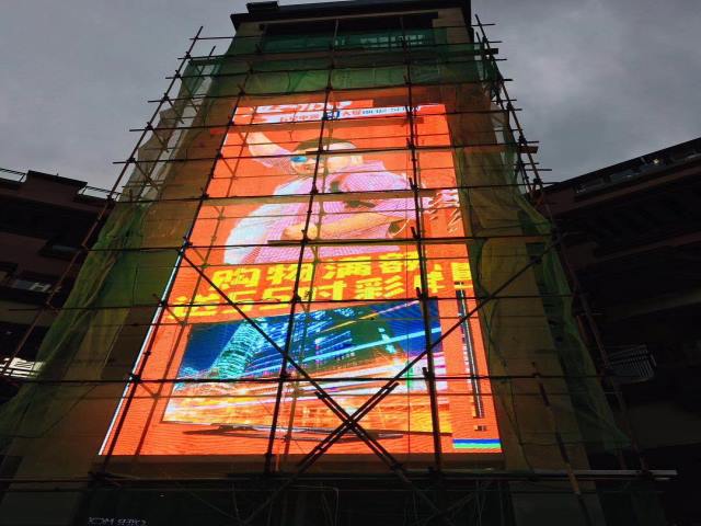 LED格柵屏為什麽采用（yòng）鋁型材（cái）作為外框？