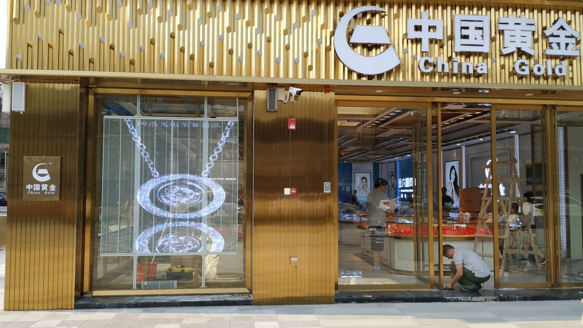 廣東省佛山市順德龍江金紫廣場中國（guó）黃金品牌店GH-P3.91x7.81透明屏案例（lì）-4平方 (1).jpg