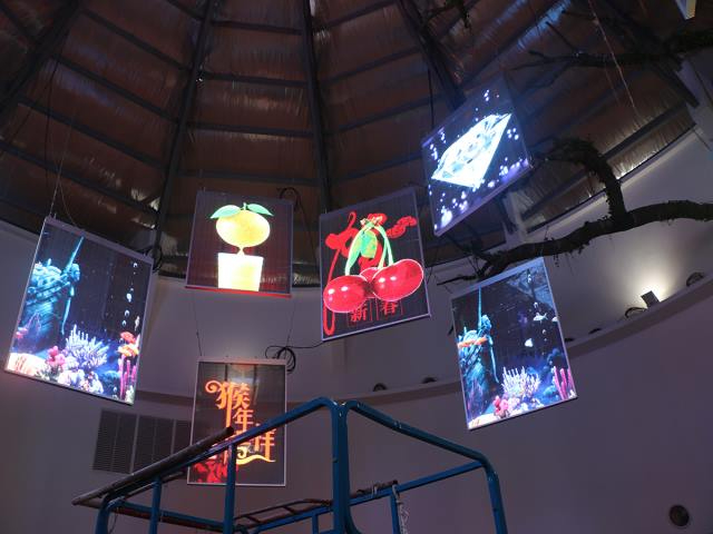 LED透明屏對比（bǐ）液晶透明屏4大優勢