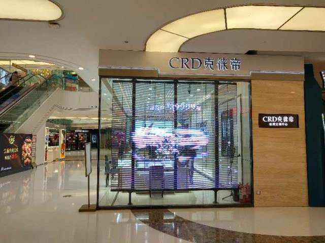 LED透（tòu）明顯示（shì）屏維護成本高嗎？